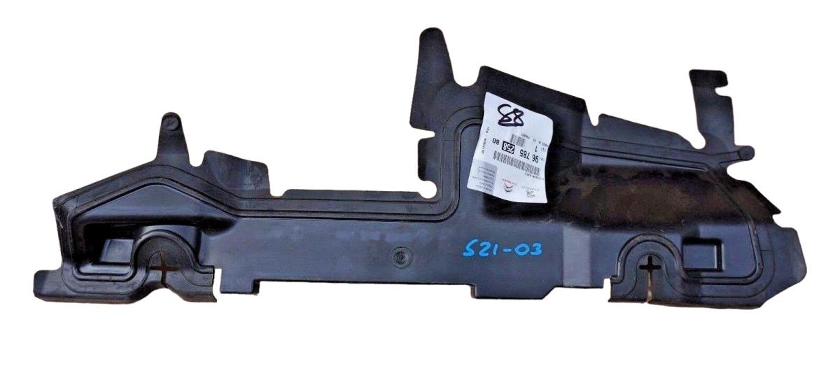 Orijinal Peugeot 308 T9 Ön Panel Yan Plastik Sağ 9678525880