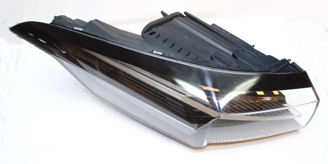 Orijinal  Peugeot 308 P5 Arka Dış Stop Led Sol   9835299580